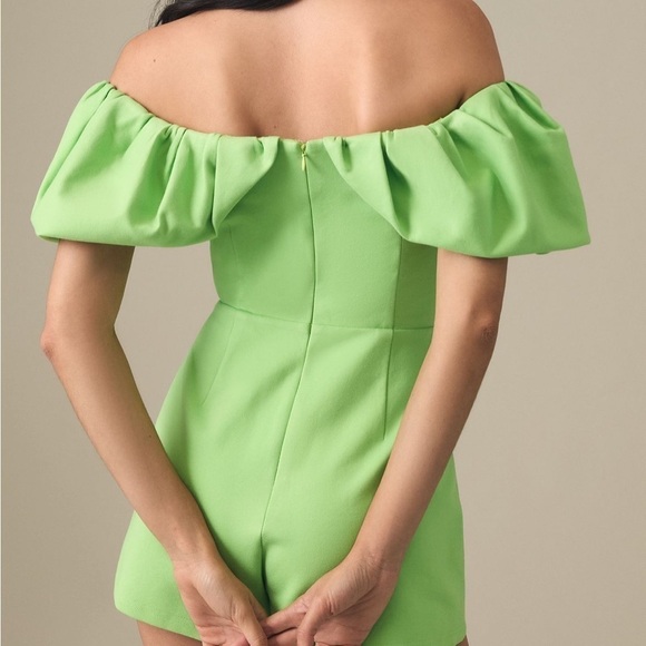 Elliatt- NWT Green Lyric Ruffle Shorts Romper One piece - Picture 3 of 6